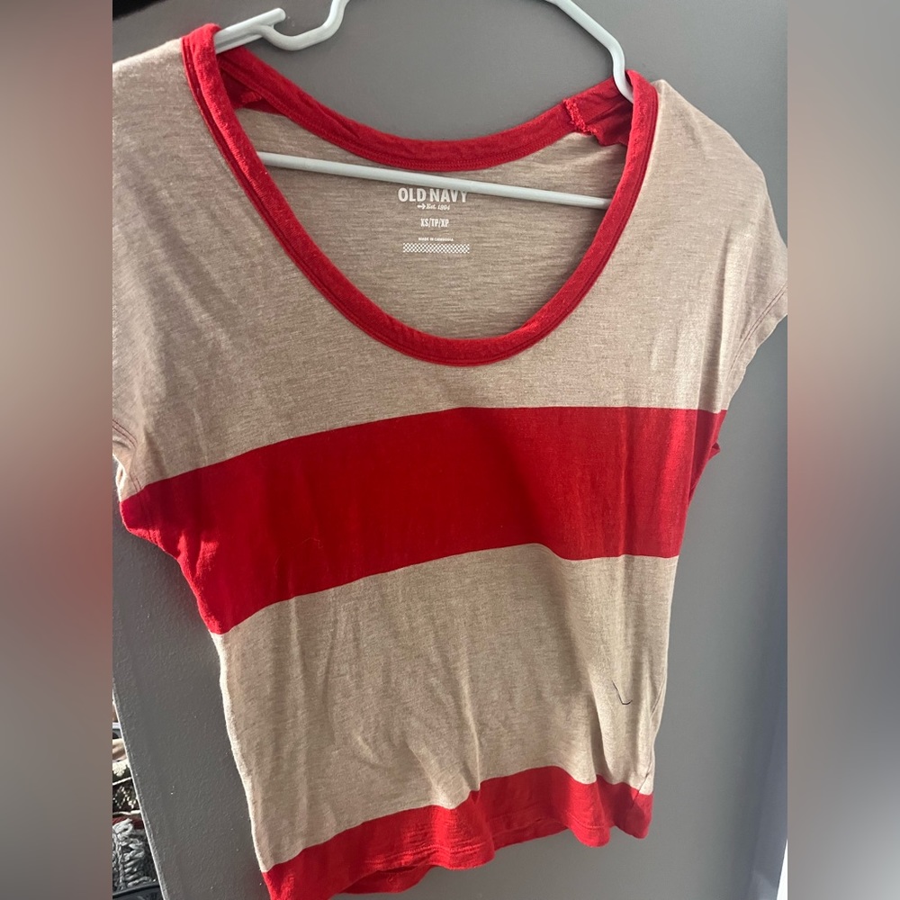 Old navy tee!